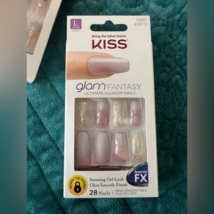 Kiss nails